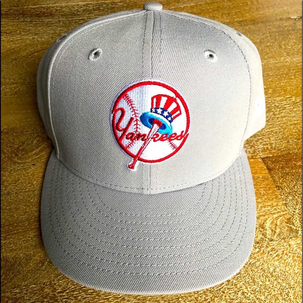 Mens fitted Yankees hat